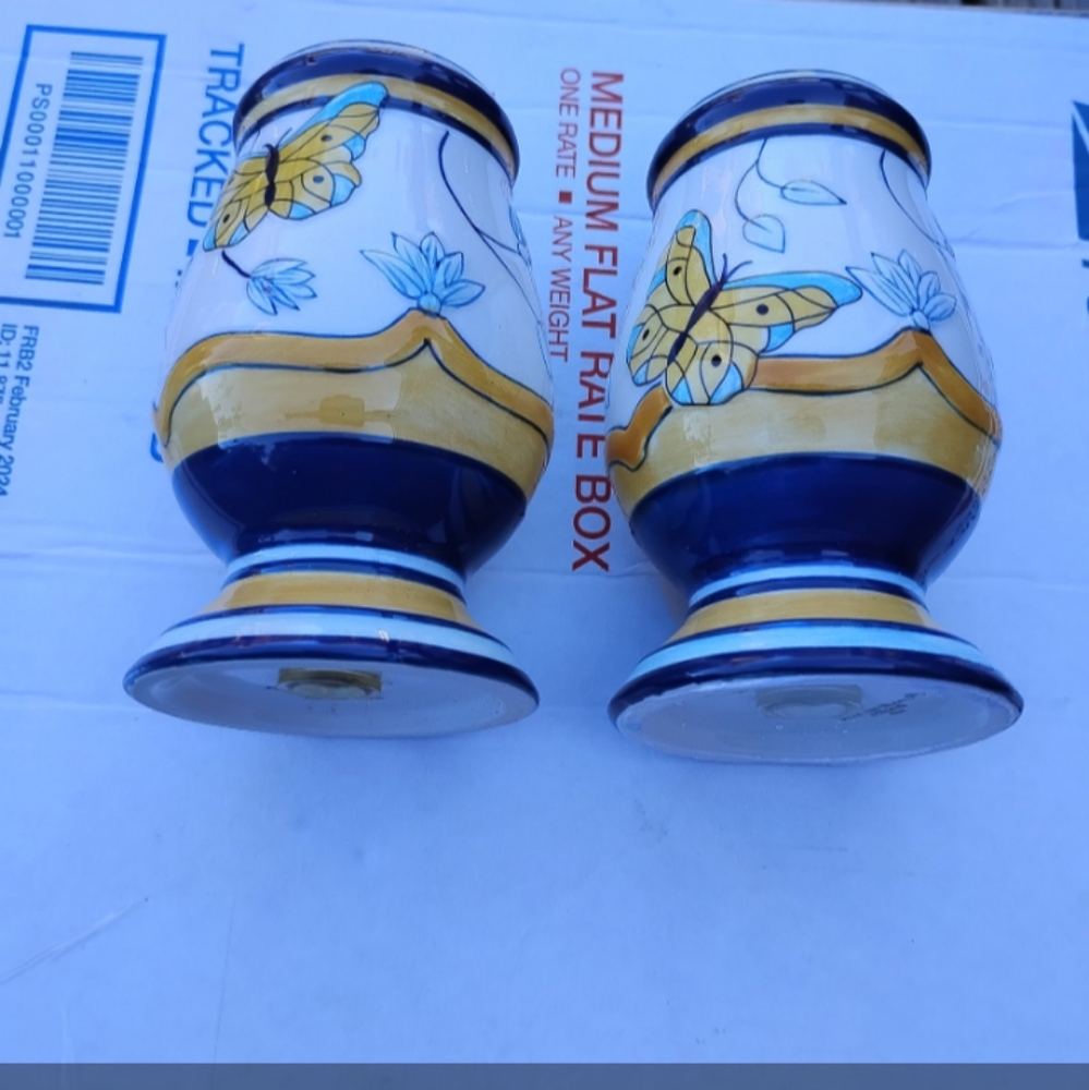 Fitz and Floyd English Garden Salt and Pepper Set, yellow &Blue